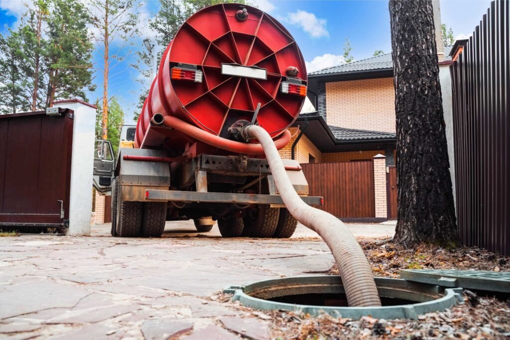 Gully bowser truck pumping a residential gully in Kandy